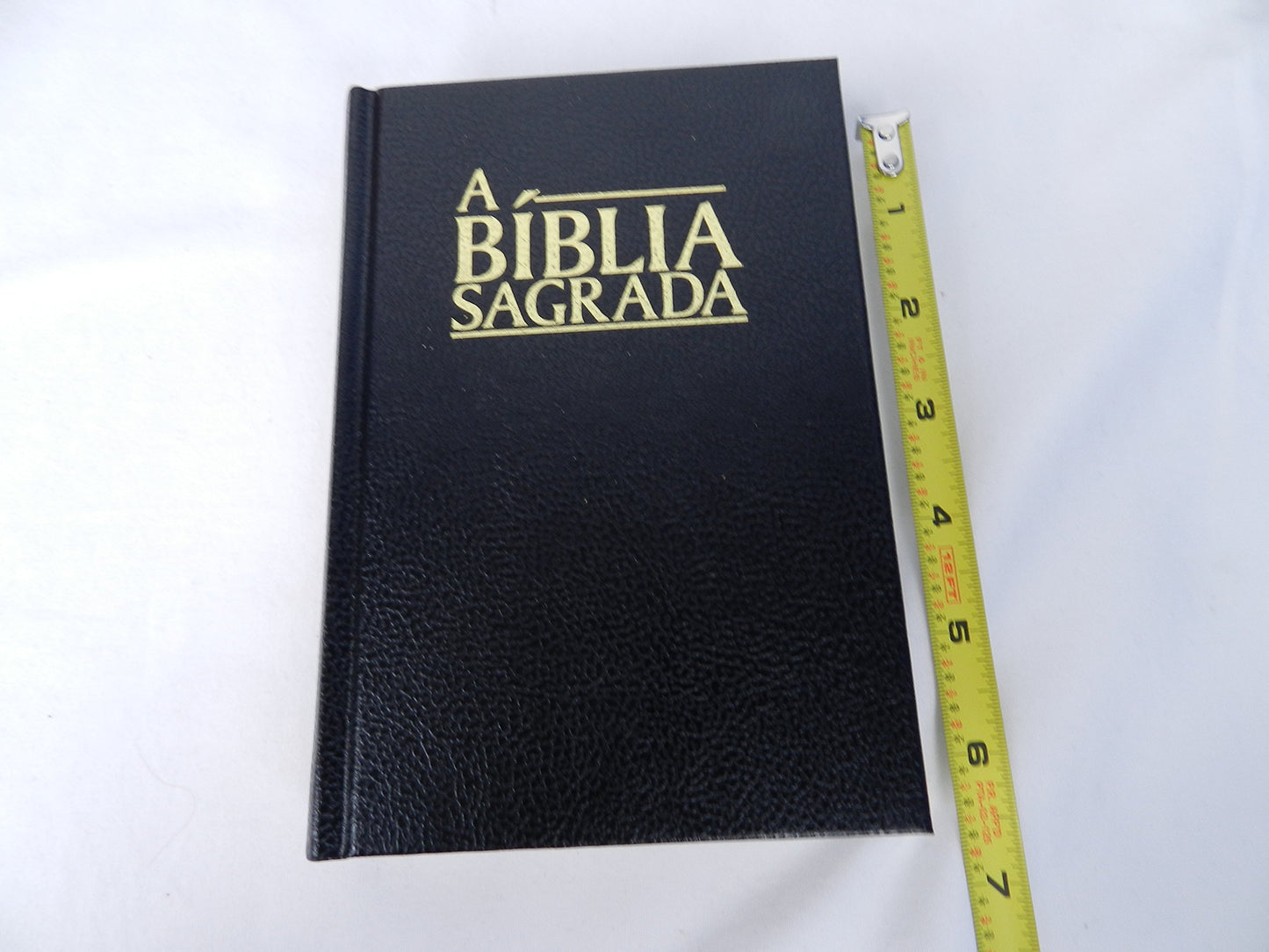 A Biblia Sagrada: O Velho E O Novo Testamento / Black Hardback Portuguese Holy Bible: Old and New Testament Revised Edition / Small 7×5 inch Bible 2014 Print
