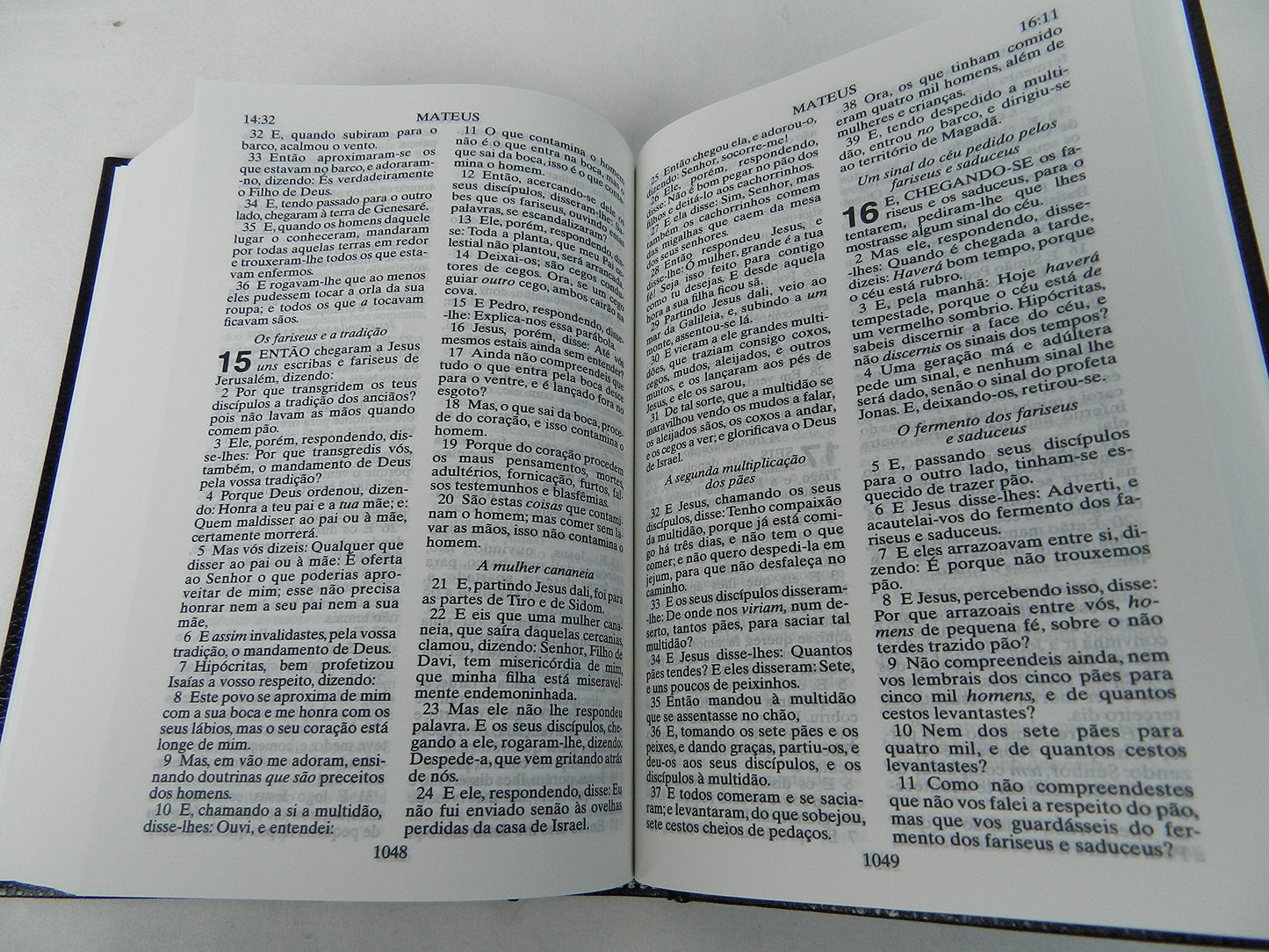 A Biblia Sagrada: O Velho E O Novo Testamento / Black Hardback Portuguese Holy Bible: Old and New Testament Revised Edition / Small 7×5 inch Bible 2014 Print