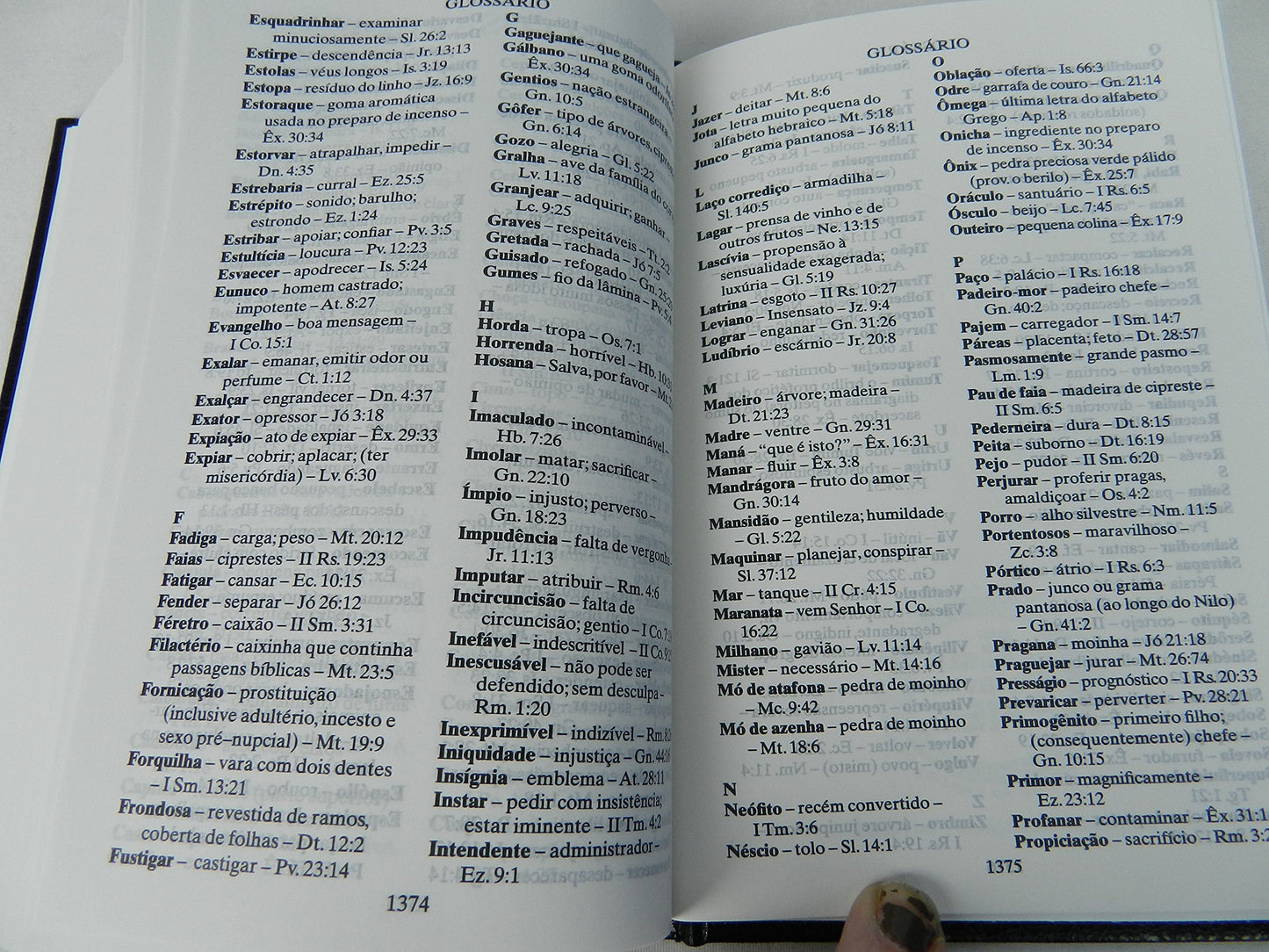 A Biblia Sagrada: O Velho E O Novo Testamento / Black Hardback Portuguese Holy Bible: Old and New Testament Revised Edition / Small 7×5 inch Bible 2014 Print